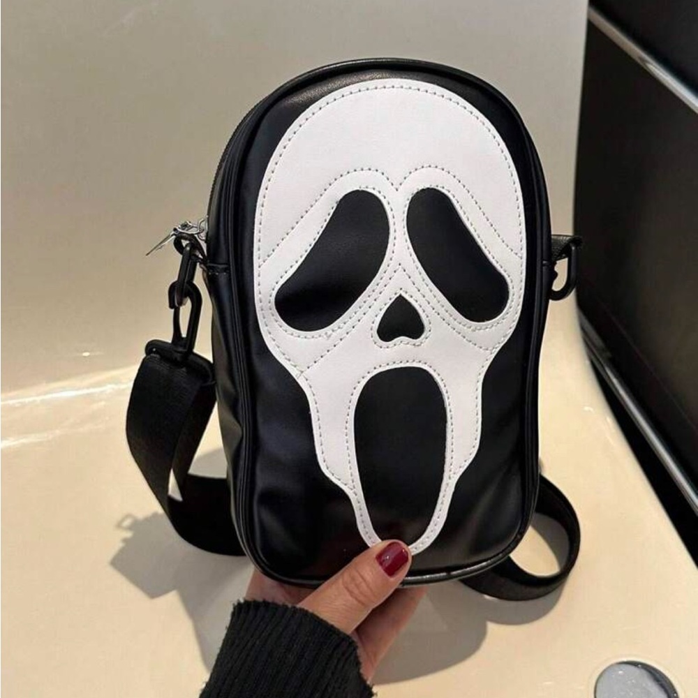 Black/white Skull Mini Crossbody Bag NEW 🏷️
